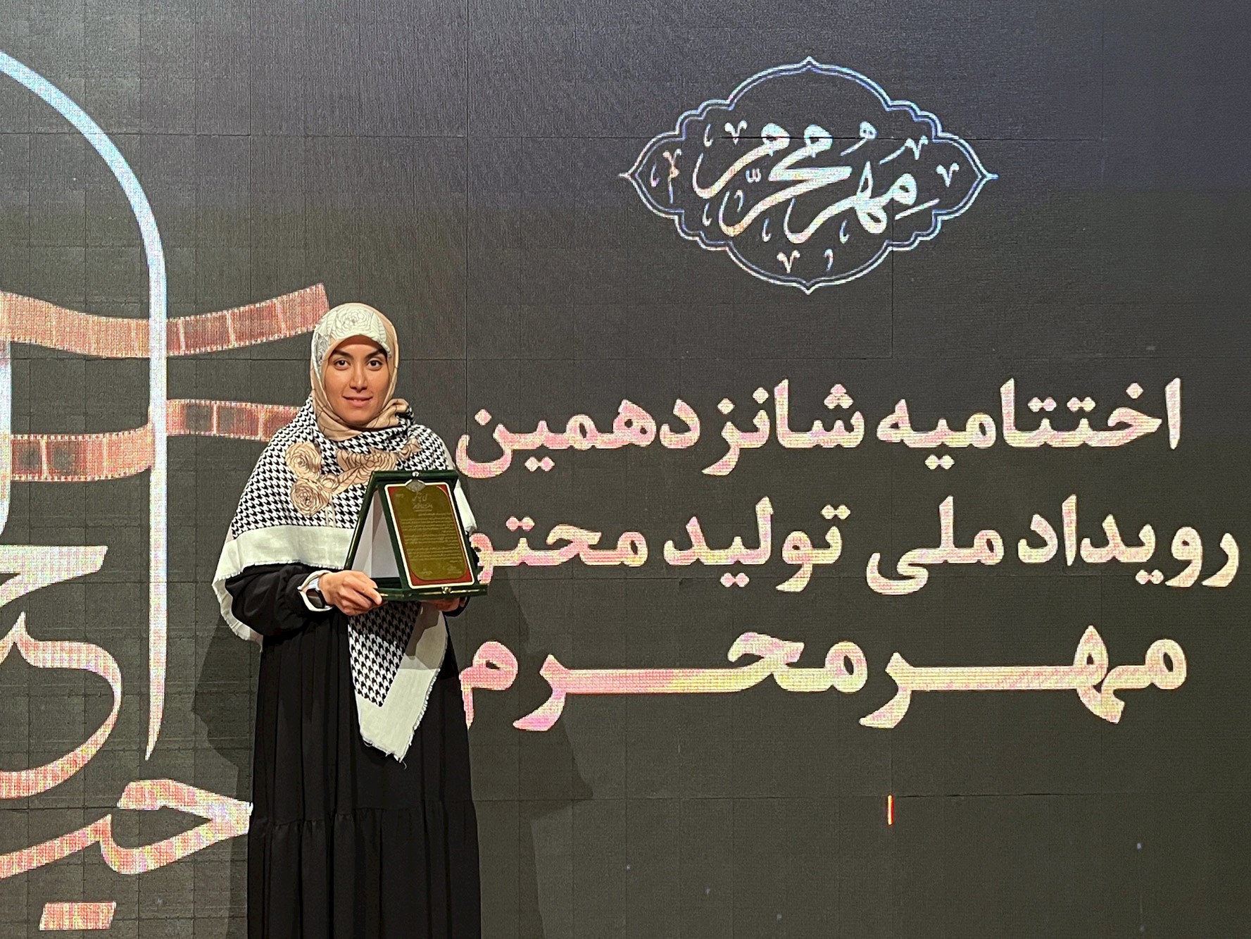جشنواره | مجموعه عکس «بدرقه راه» در سوگواره مهرمحرم برگزیده شد