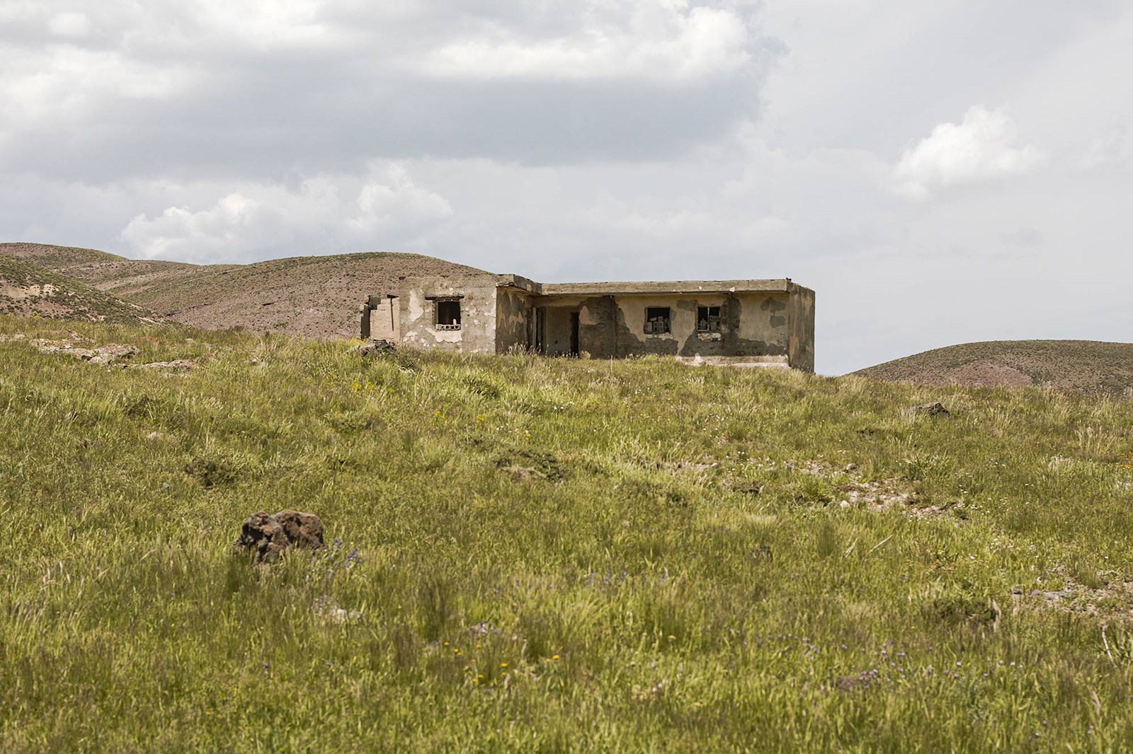 پاسگاه مرزی متروک در نزدیکی یکی از روستاهای مرزی خالی از سکنه شهرستان چالدران.